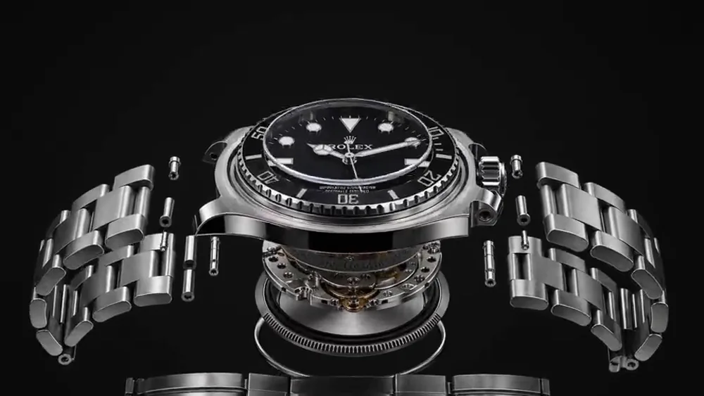 Dive watch assembling piece by piece